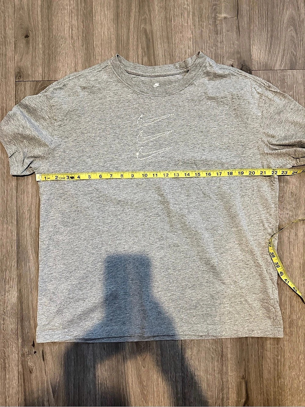 Nike The Nike Tee Rhinestone Triple Swoosh T-Shirt Rhinestone Triple Swoosh Gray - Picture 6 of 8